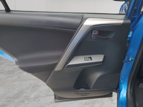 Used 2017 Toyota RAV4 LE image 17
