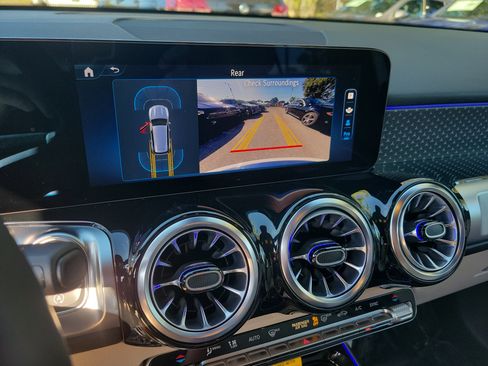 Certified 2025 Mercedes-Benz GLB 250 image 32