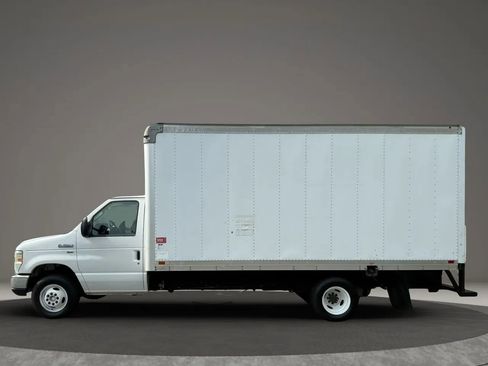 Used 2015 Ford E-350 and Econoline 350 Super Duty image 6