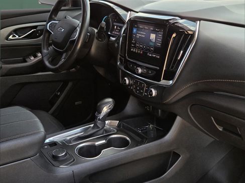 Used 2021 Chevrolet Traverse RS FWD image 30