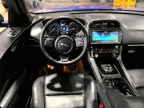Used 2020 Jaguar F-PACE Premium image 6