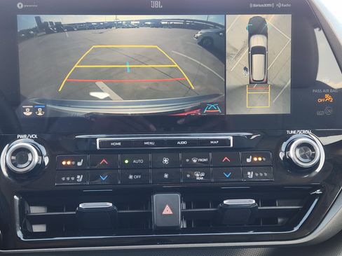 Used 2021 Toyota Highlander Limited image 19