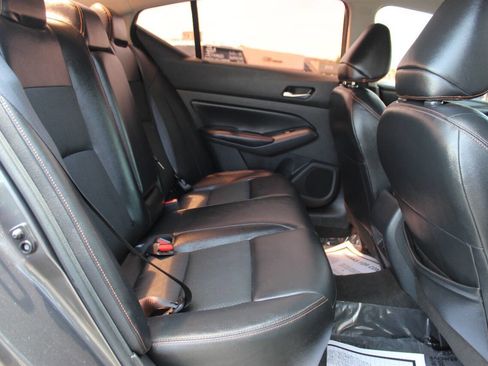 Used 2022 Nissan Altima 2.5 SR w/ Midnight Edition Package image 11