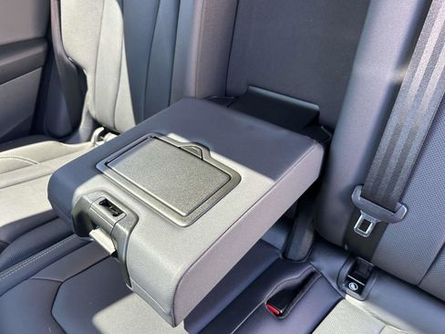 Used 2019 Audi Q8 Premium Plus w/ Premium Plus AWD/4WD image 23