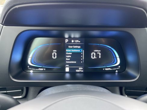 Used 2025 Hyundai Elantra Sport image 9