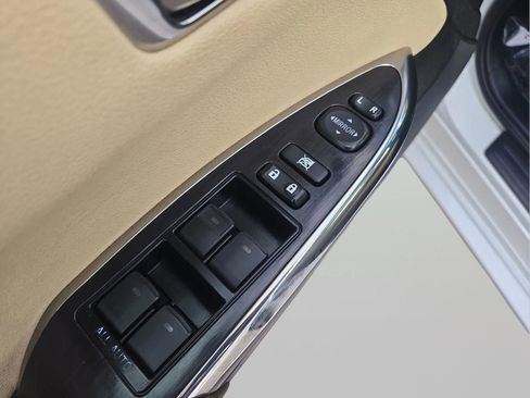 Used 2018 Toyota Avalon XLE Plus image 11