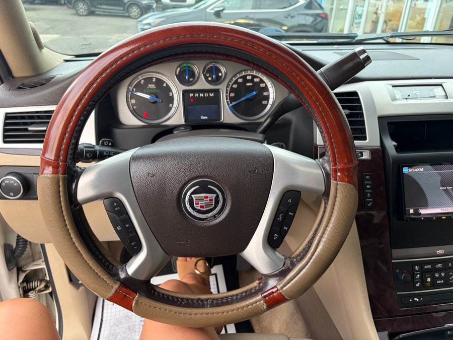 Used 2010 Cadillac Escalade 4WD Hybrid image 25