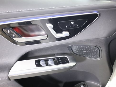 Certified 2025 Mercedes-Benz GLC 300 4MATIC image 9