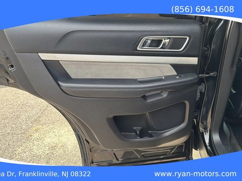 Used 2017 Ford Explorer XLT w/ XLT Appearance Package AWD/4WD image 24
