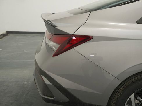 Used 2025 Hyundai Elantra Sport image 21