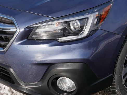 Used 2018 Subaru Outback 2.5i Limited image 16