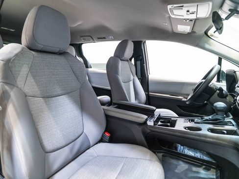 Certified 2025 Toyota Sienna LE FWD image 15