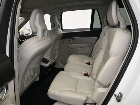 Used 2020 Volvo XC90 T5 Momentum w/ Protection Package Premier image 32