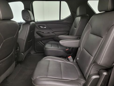 Used 2023 Chevrolet Traverse LT image 43