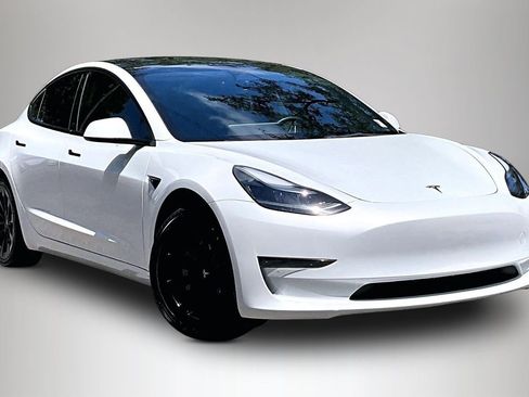 Used 2023 Tesla Model 3 Standard Range RWD image 2
