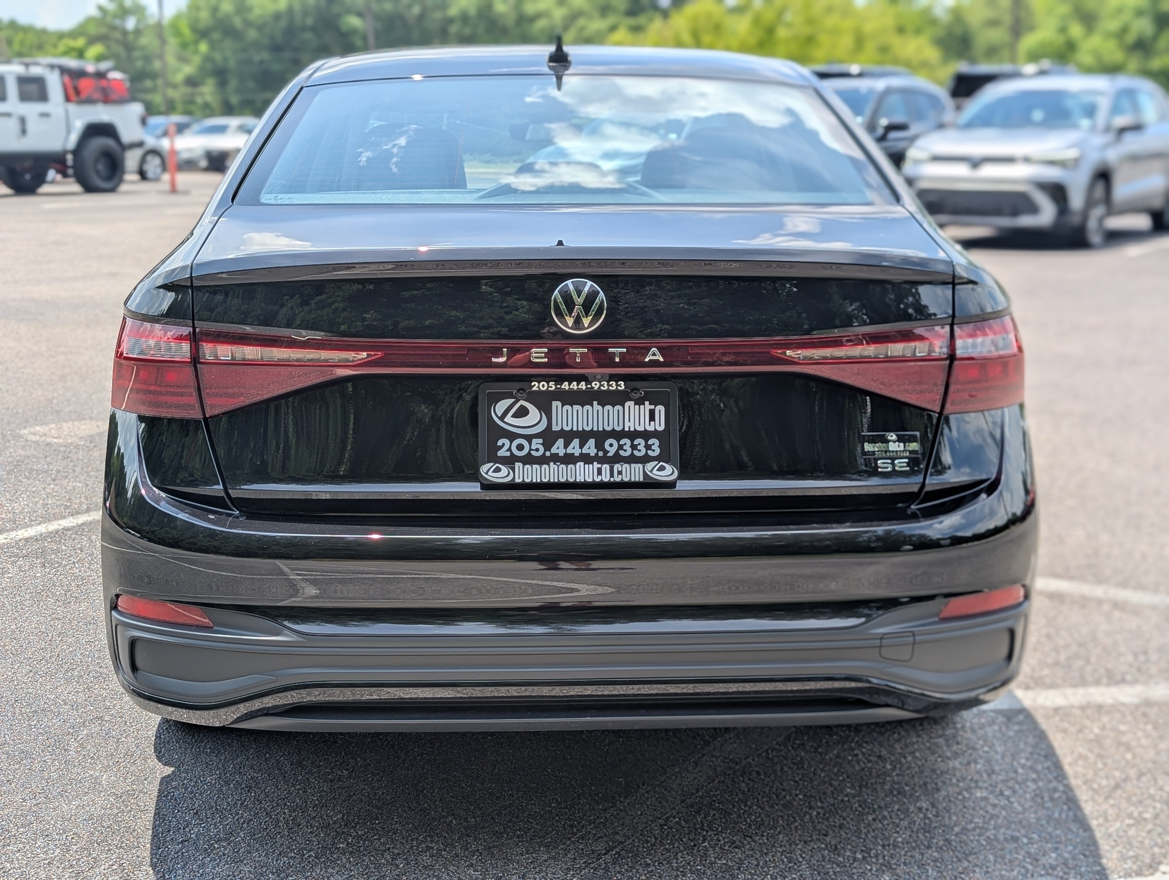 Used 2025 Volkswagen Jetta SE w/ Sunroof Package FWD image 8