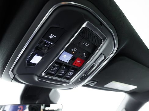 Used 2023 Jeep Wagoneer 4WD w/ Premium Group I image 38
