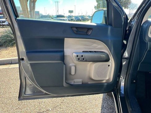 Used 2025 Ford Maverick Lariat image 13