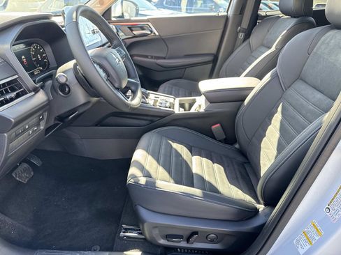 New 2025 Mitsubishi Outlander 4WD Plug-In Hybrid image 16