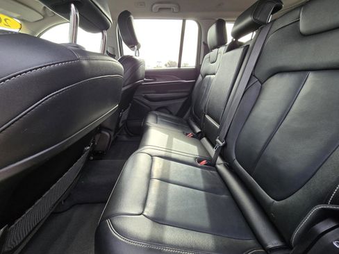 Used 2023 Jeep Grand Cherokee Limited image 10