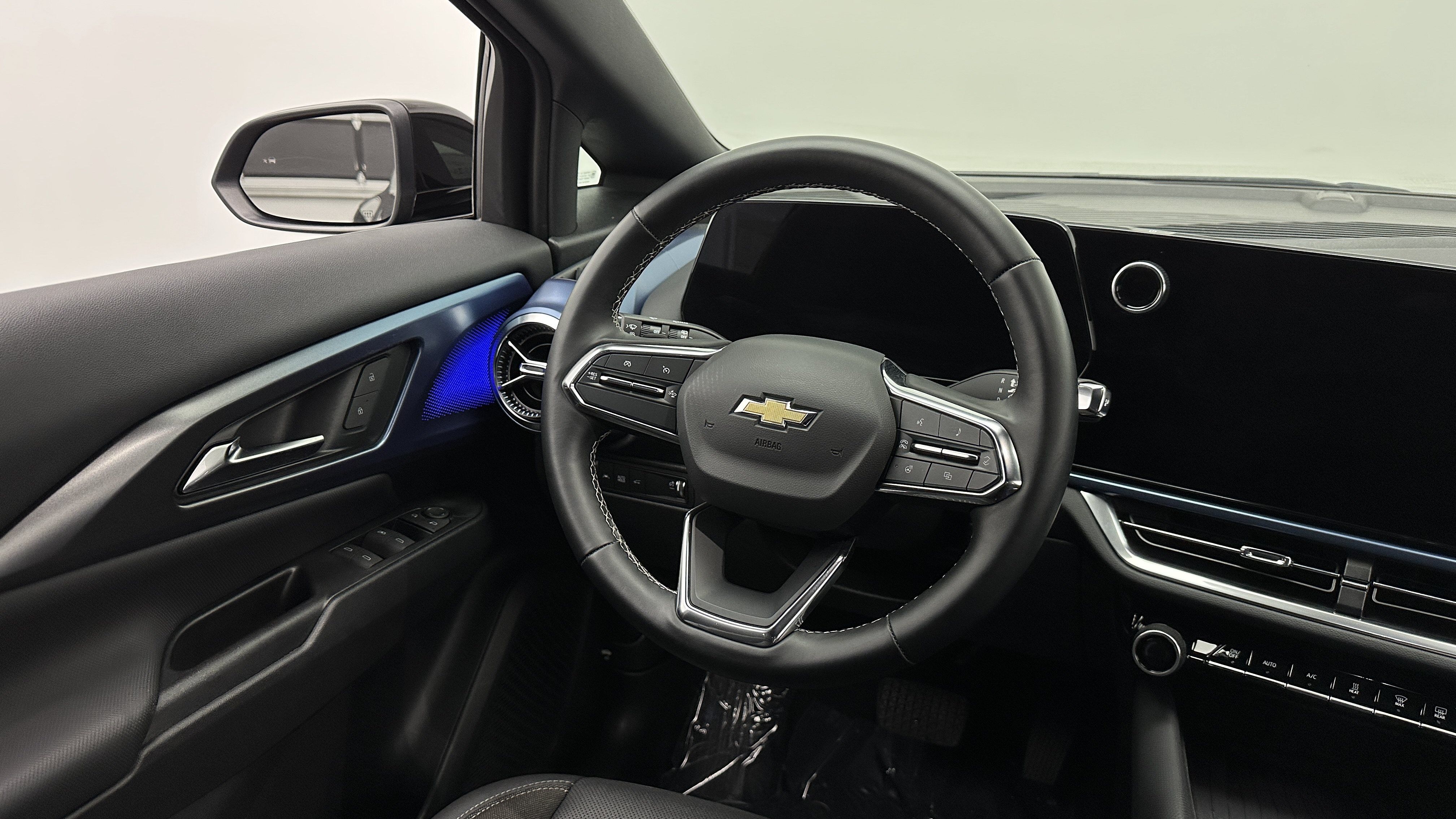 Used 2024 Chevrolet Equinox EV LT FWD image 34