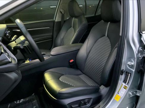 Used 2023 Toyota Camry SE image 7