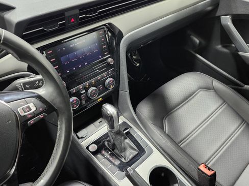 Used 2021 Volkswagen Passat 2.0T SE image 28