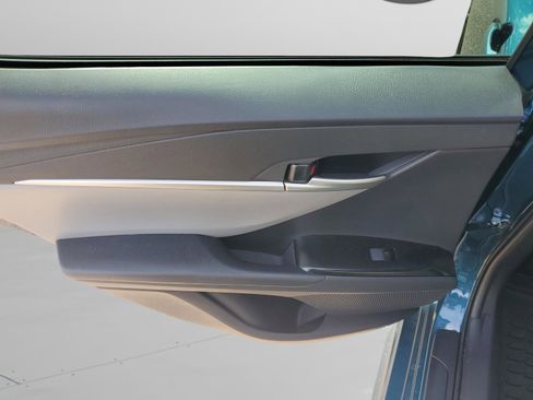 Used 2025 Toyota Camry SE image 24