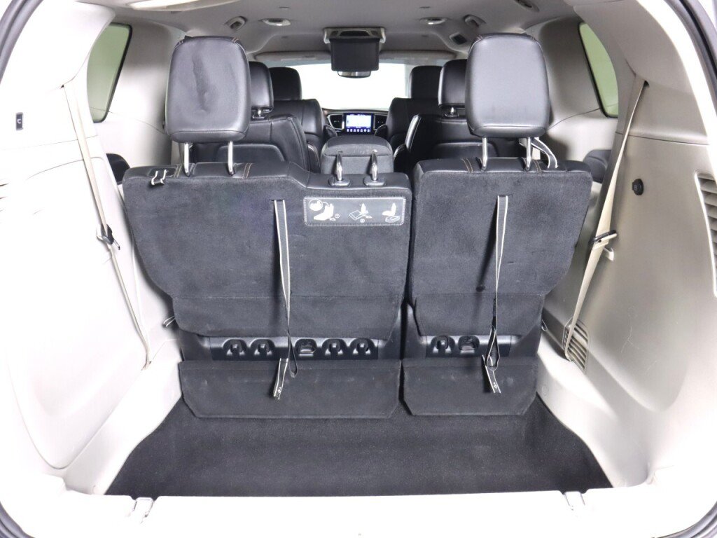 Used 2017 Chrysler Pacifica Touring-L FWD image 37