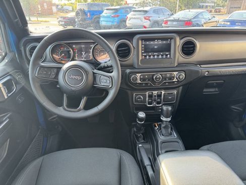 Used 2023 Jeep Wrangler Unlimited Sport AWD/4WD image 10