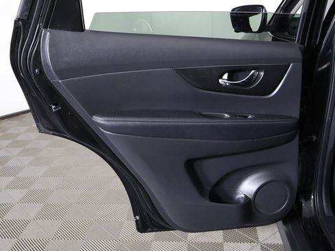 Used 2018 Nissan Rogue SV w/ Premium Package image 26