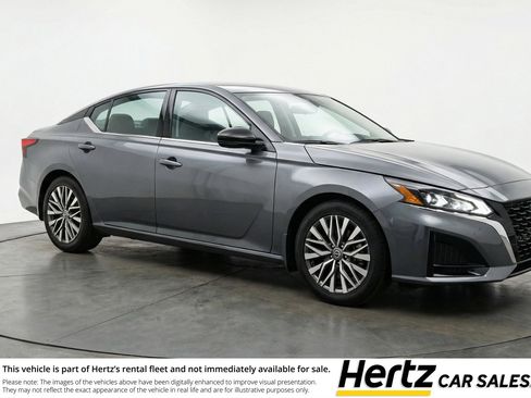 Used 2025 Nissan Altima 2.5 SV image 1
