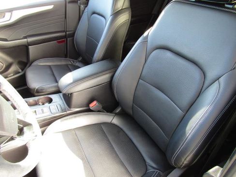 Used 2022 Ford Escape SEL image 18