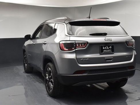 Used 2022 Jeep Compass Limited image 6