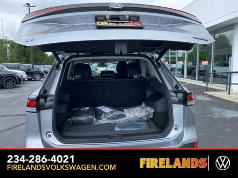 New 2025 Volkswagen Tiguan SE image 75