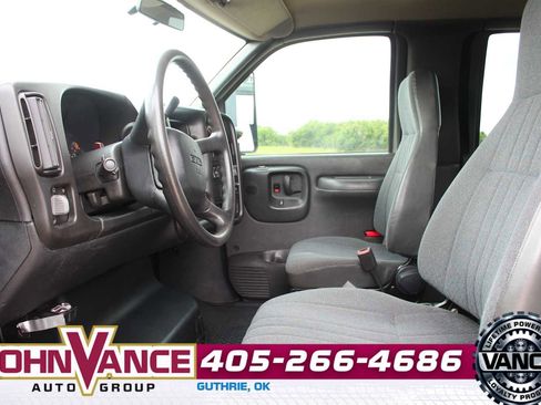 Used 2005 GMC TopKick C4500 2WD Crew Cab image 21