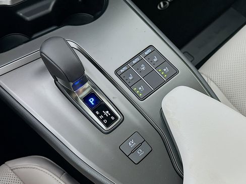New 2025 Lexus UX 300h AWD image 17