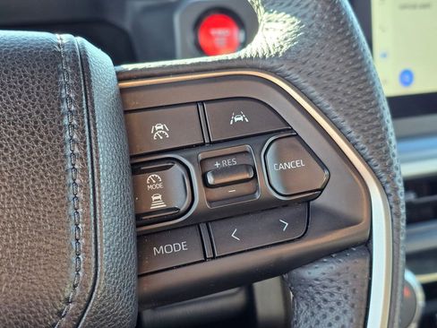 Used 2025 Toyota Tacoma TRD Off-Road image 33