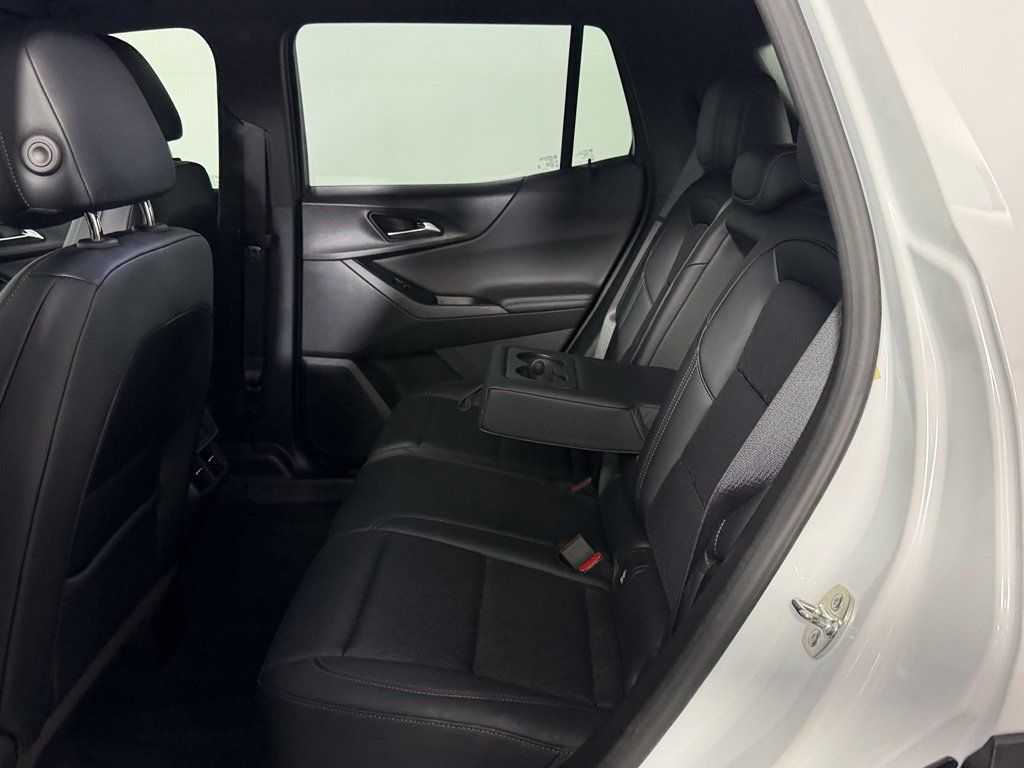 Used 2025 Chevrolet Equinox LT w/ Convenience Package II AWD/4WD image 18