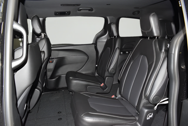 New 2026 Chrysler Pacifica Select AWD/4WD image 27