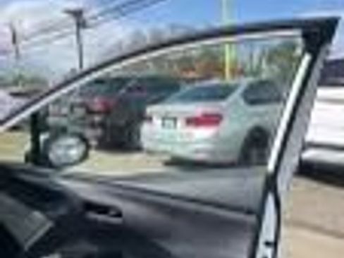 Used 2021 Toyota Prius Prime Limited FWD image 19