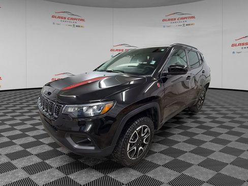 Used 2024 Jeep Compass Trailhawk image 3
