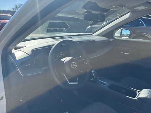 Used 2025 Nissan Kicks SV image 12