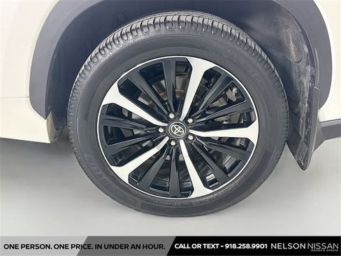 Used 2021 Toyota Highlander XSE image 32