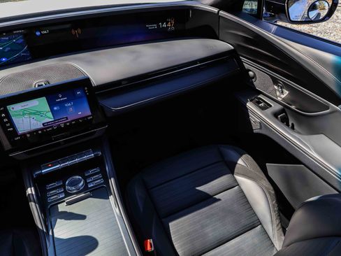 Used 2024 Lincoln Nautilus Reserve w/ Equipment Group 202A image 18