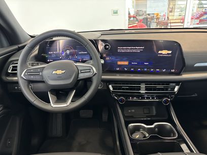 New 2027 Chevrolet Traverse LT w/ Sun and Wheel Package