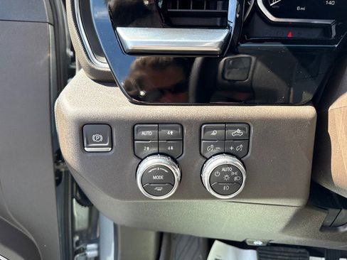 New 2026 GMC Sierra 2500 SLT AWD/4WD image 23