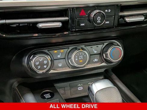 Certified 2025 Nissan Kicks SV w/ SV Premium Package AWD/4WD image 23