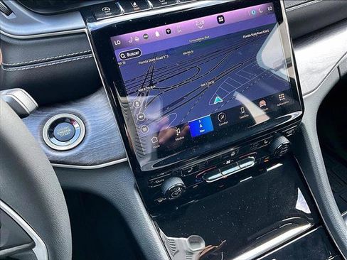 Used 2023 Jeep Grand Cherokee L Limited image 24