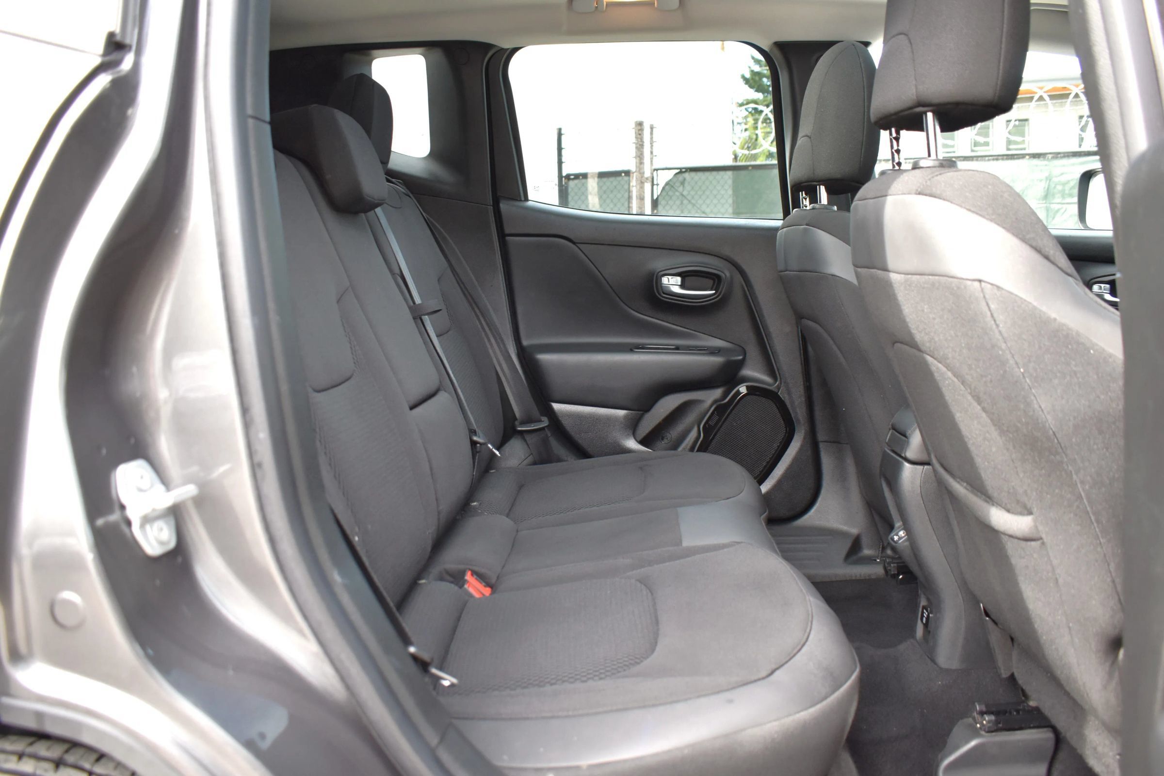 Used 2018 Jeep Renegade Altitude AWD/4WD image 29